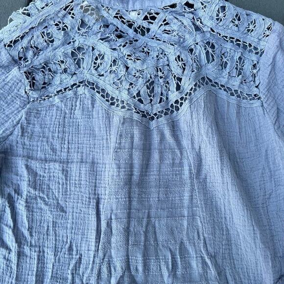Miss Me, Button down women's size S shirt, blue lace cutwork - Picture 2 of 9